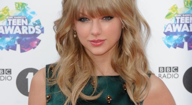 Taylor Swift At The Teen Awards 2013