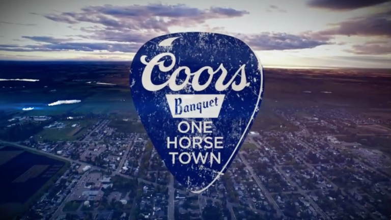 coors-banquet-one-horse-town