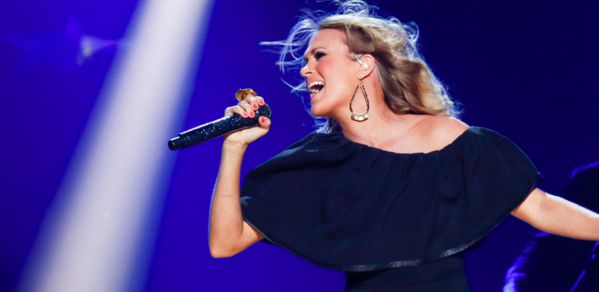 Carrie Underwood Performs CMT Music Awards