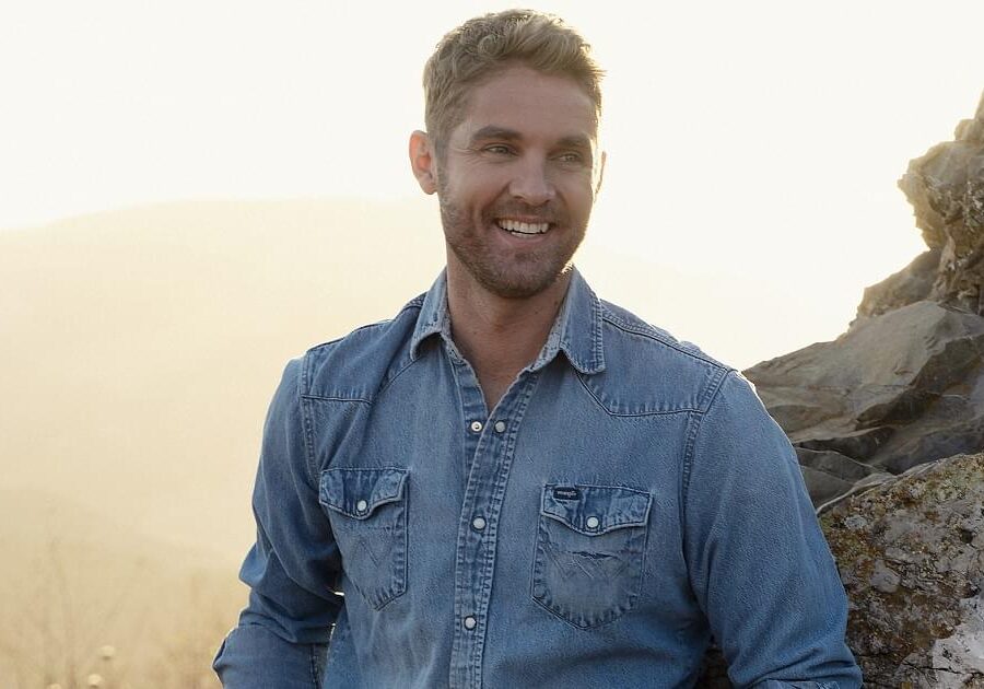 Brett Young publicity photo