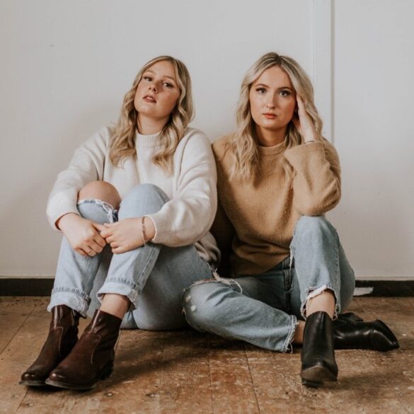 Jess and Tay publicity photo